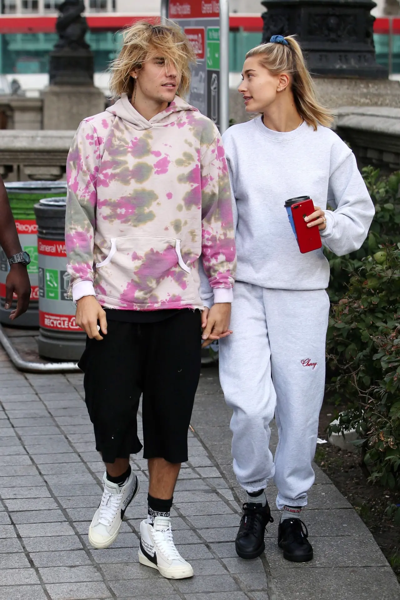 Justin Bieber và Hailey Baldwin (hay còn gọi là Justin và Hailey Bieber)