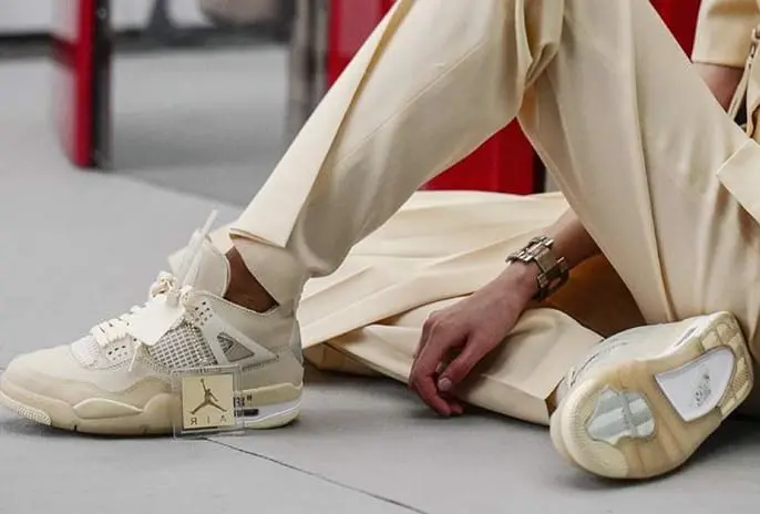 Off-White x Air Jordan 4 "Sail" Phiên bản đầu tiên của 2020
