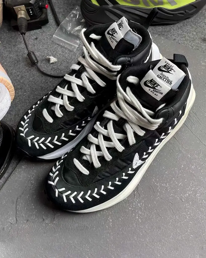 Bản hợp tác mới nhất giữa SACAI X JEAN PAUL GAULTIER X NIKE chính thức được công bố sau đại dịch COVID-19