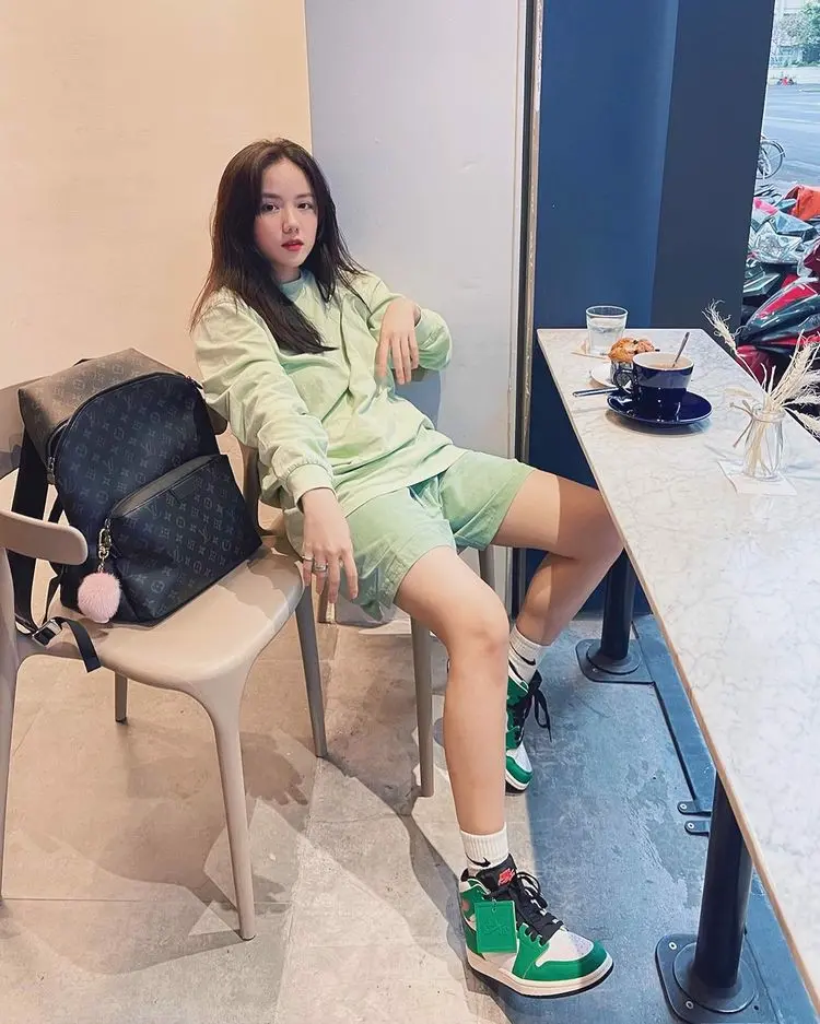 top-5-sao-nu-vbiz-so-huu-nhung-bo-suu-tap-sneakers-co-gia-tri-khung