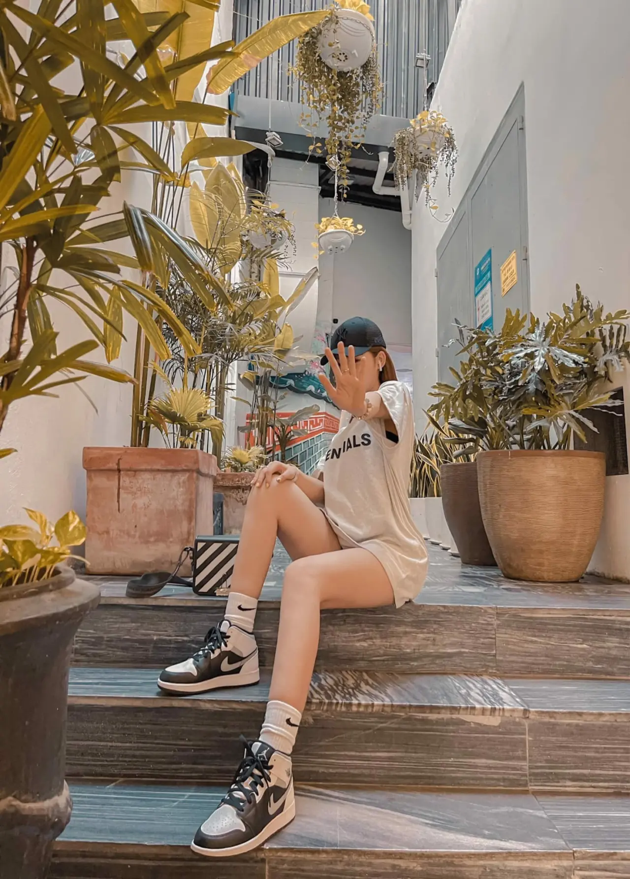 Đi giày gì vào mùa hè để vừa mát mà vừa sang?