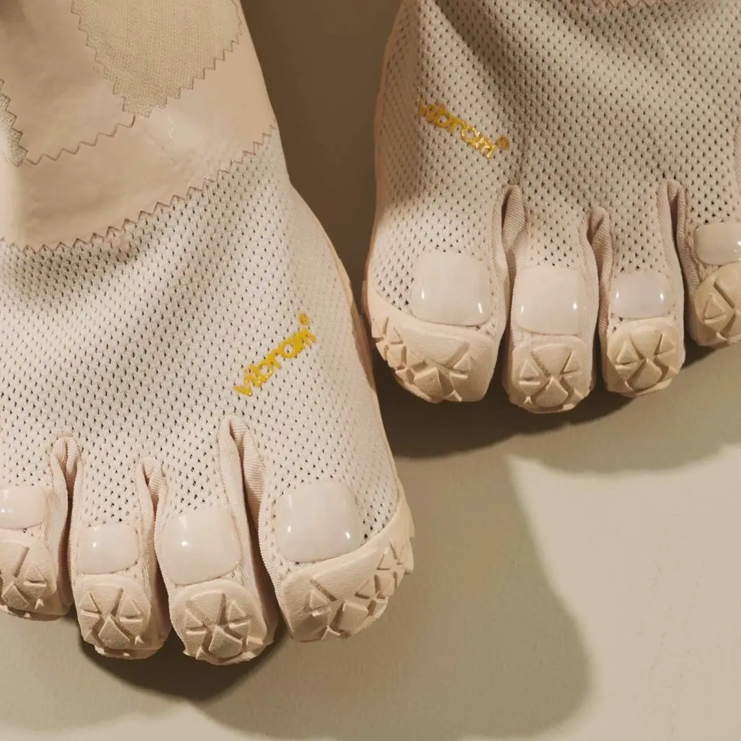 doi-giay-dang-so-cua-nam-duoc-trao-cho-mau-giay-fivefingers-tu-nha-sang-lap-midorikawa