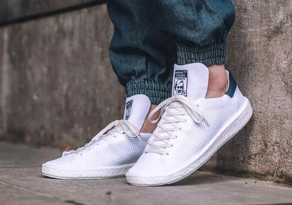 co-dien-va-hien-dai-cung-duoc-xuat-hien-tren-doi-giay-mang-tinh-bieu-tuong-stan-smith-boost-primeknit