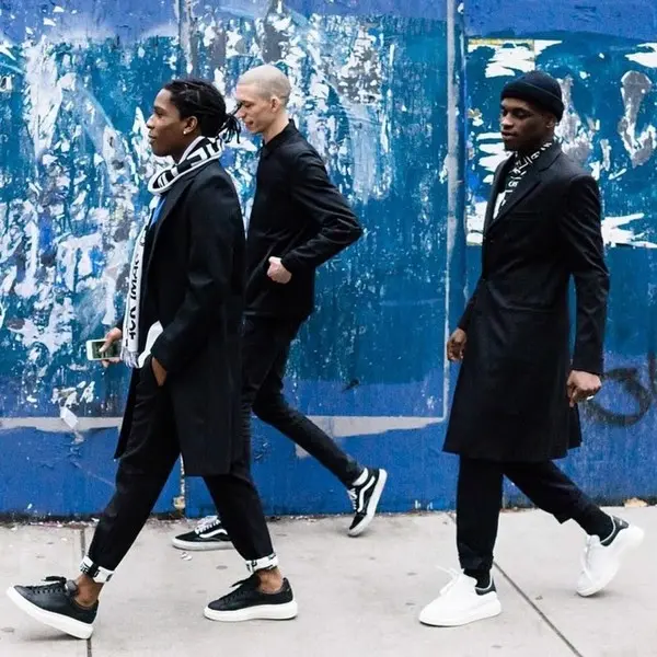 4 Oufit cực chất khi phối cùng giày Alexander McQueen