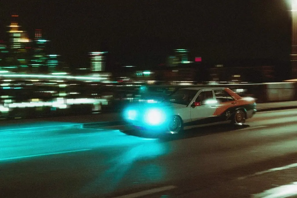 Mercedes 190E ‘Infrared Benz’ để kỷ niệm Air Max 90