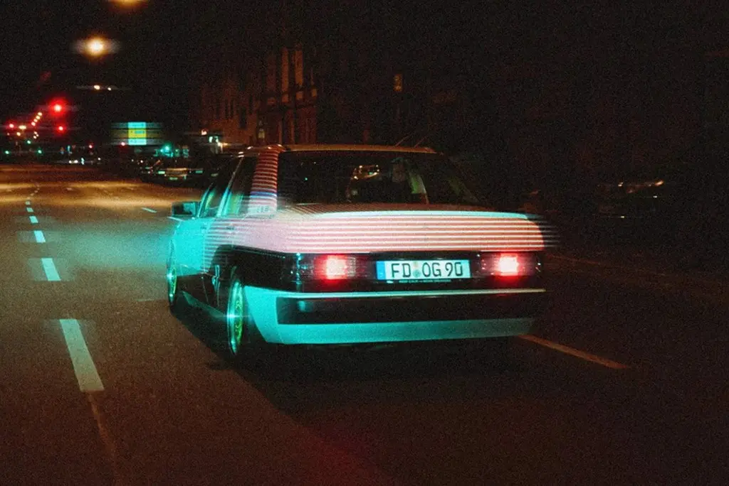 Mercedes 190E ‘Infrared Benz’ để kỷ niệm Air Max 90