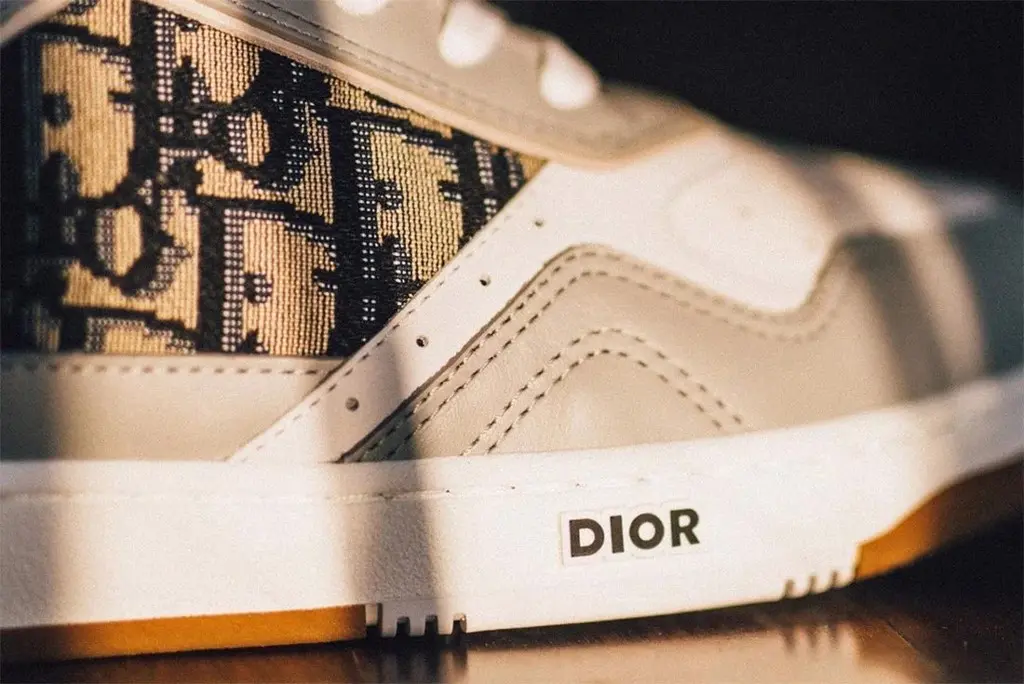 b27 dior