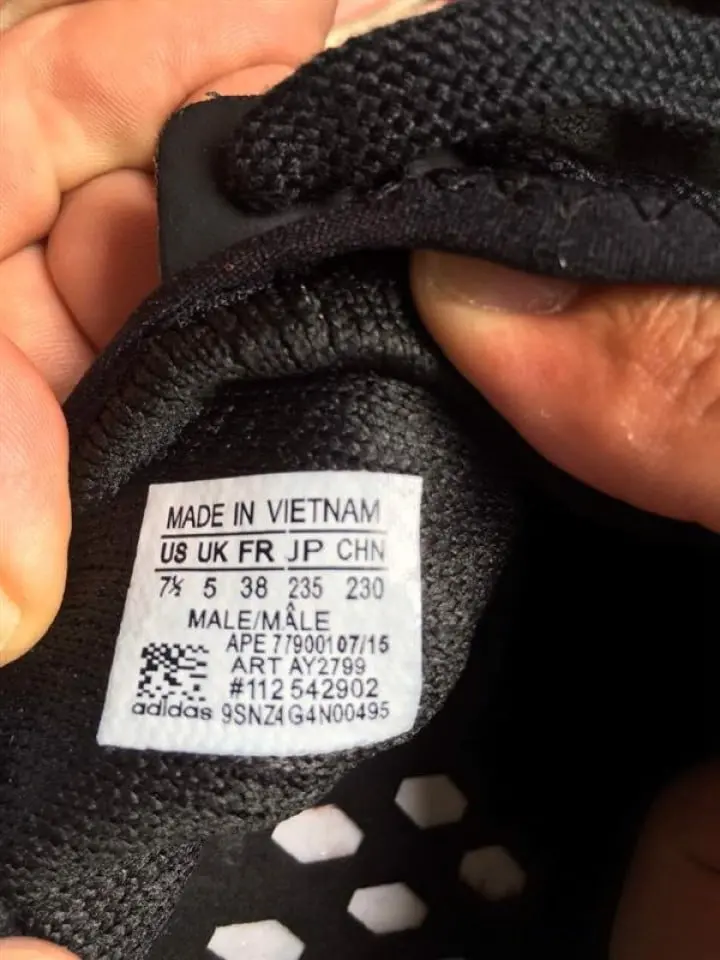 Tại sao Sneaker mua từ Mỹ về vẫn Made in Vietnam?