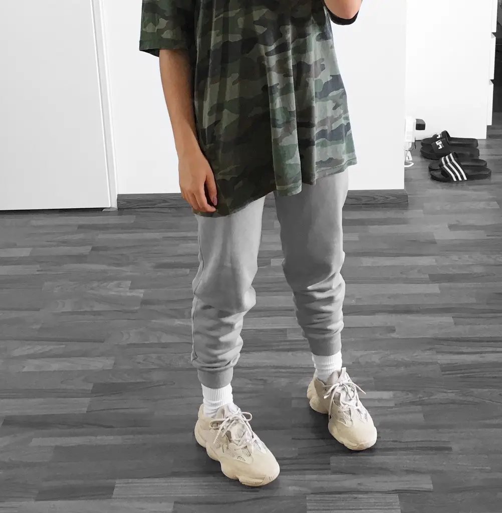 Adidas Yeezy 500 - chunky sneakers với thiết kế xịn xò đẹp đến từng chi tiết