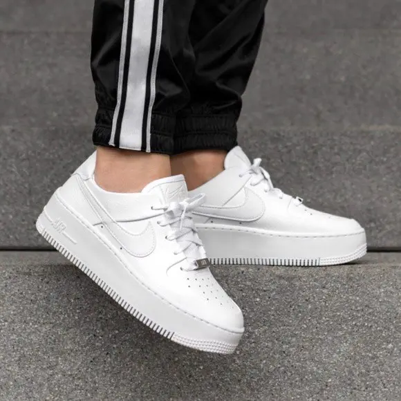 Top 10 đôi Sneaker vừa túi tiền cho học sinh, sinh viên ( phần 1 )