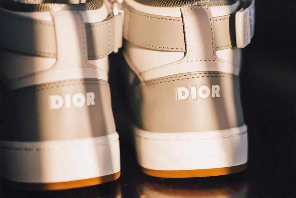b27 dior