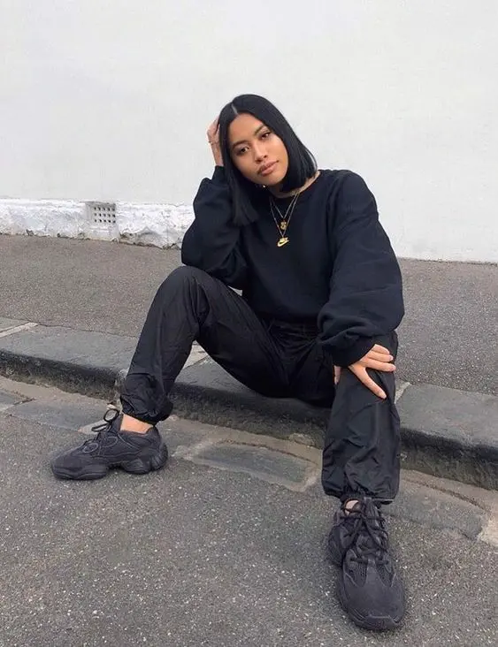 Adidas Yeezy 500 - chunky sneakers với thiết kế xịn xò đẹp đến từng chi tiết