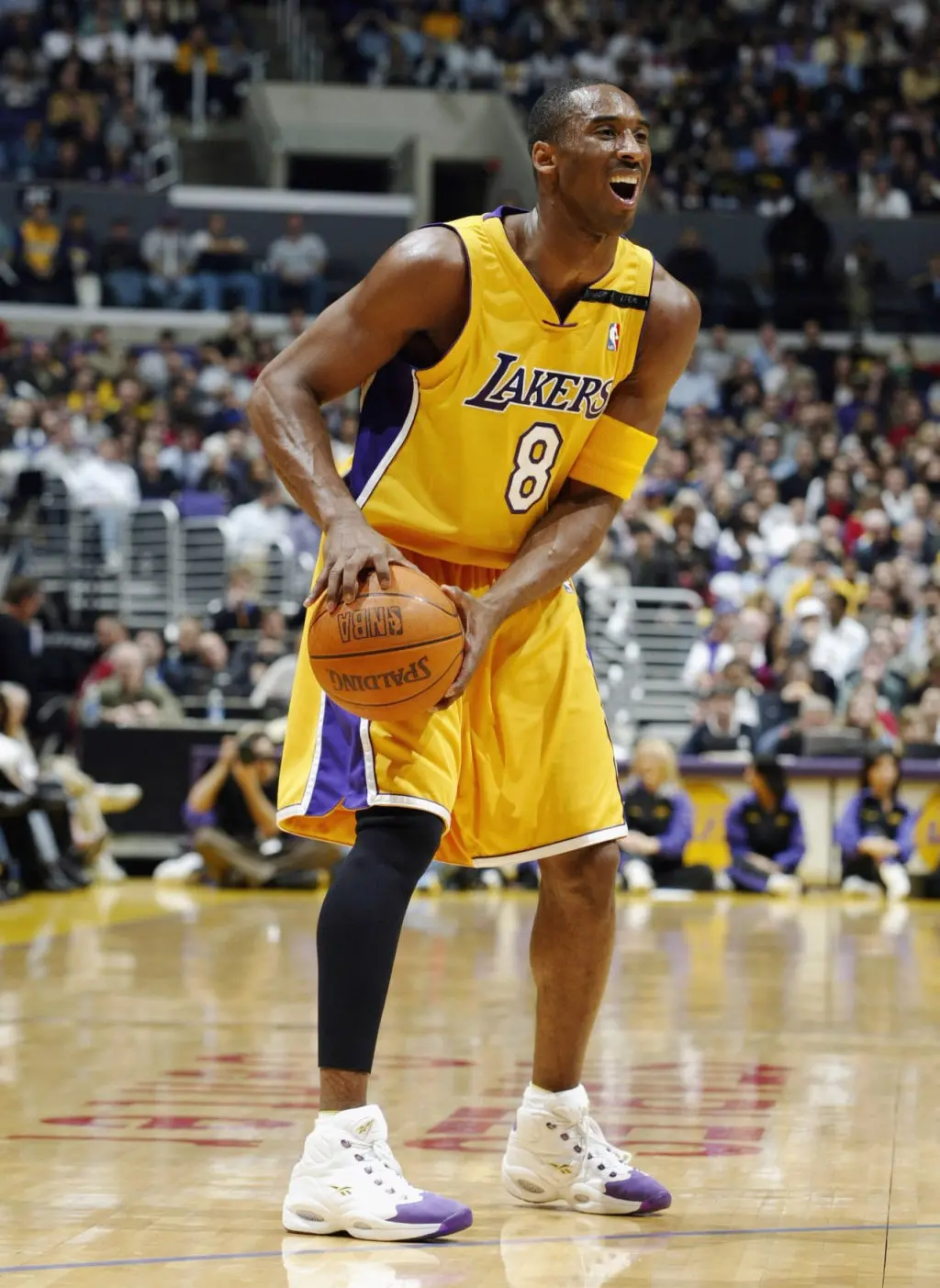 Top những đôi giày đã cùng Kobe Bryant để lại khoảnh khắc tuyệt vời trên sân đấu ( P1)