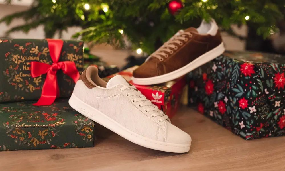 Thiết kế 'Quái vật Giáng sinh' Gremlins đầy cảm hứng trên adidas Stan Smith
