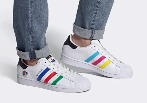 Adidas Superstar xuất hiện với vẻ ngoài Multi-Colored Stripes