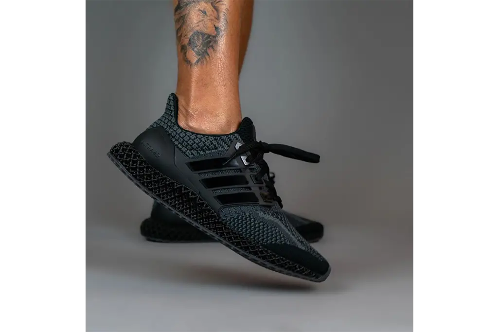 Adidas' Ultra4D In Triple Black đôi giày chạy lý tưởng