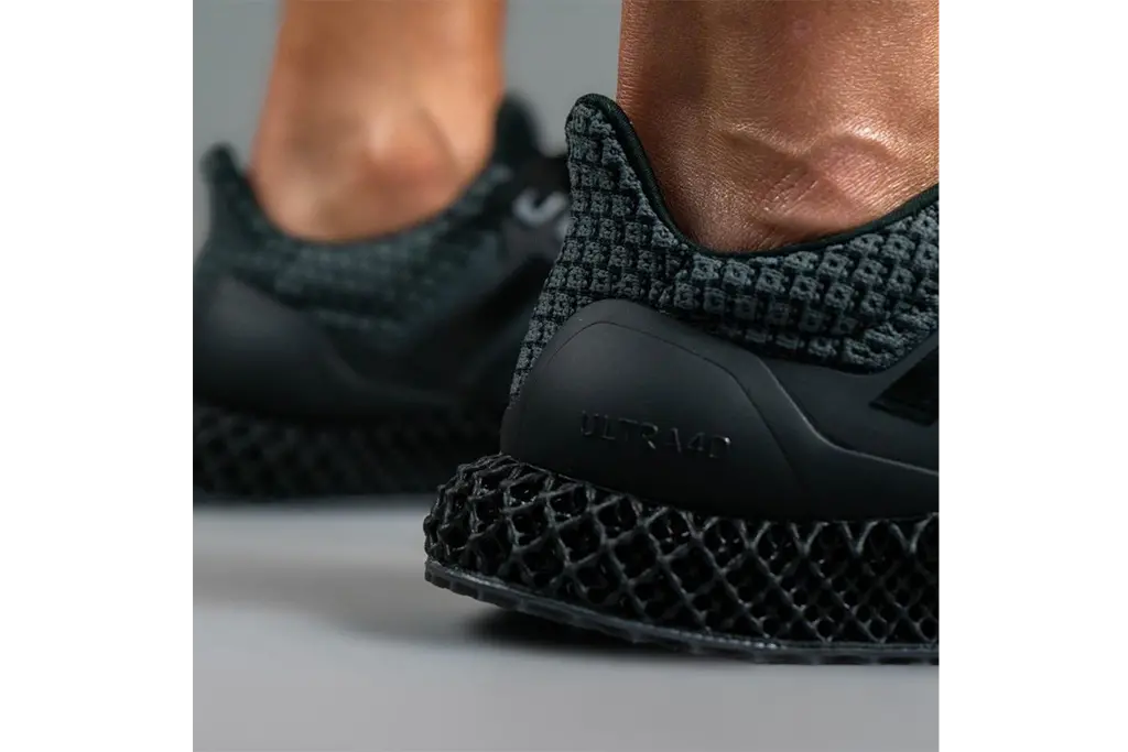 Adidas' Ultra4D In Triple Black đôi giày chạy lý tưởng