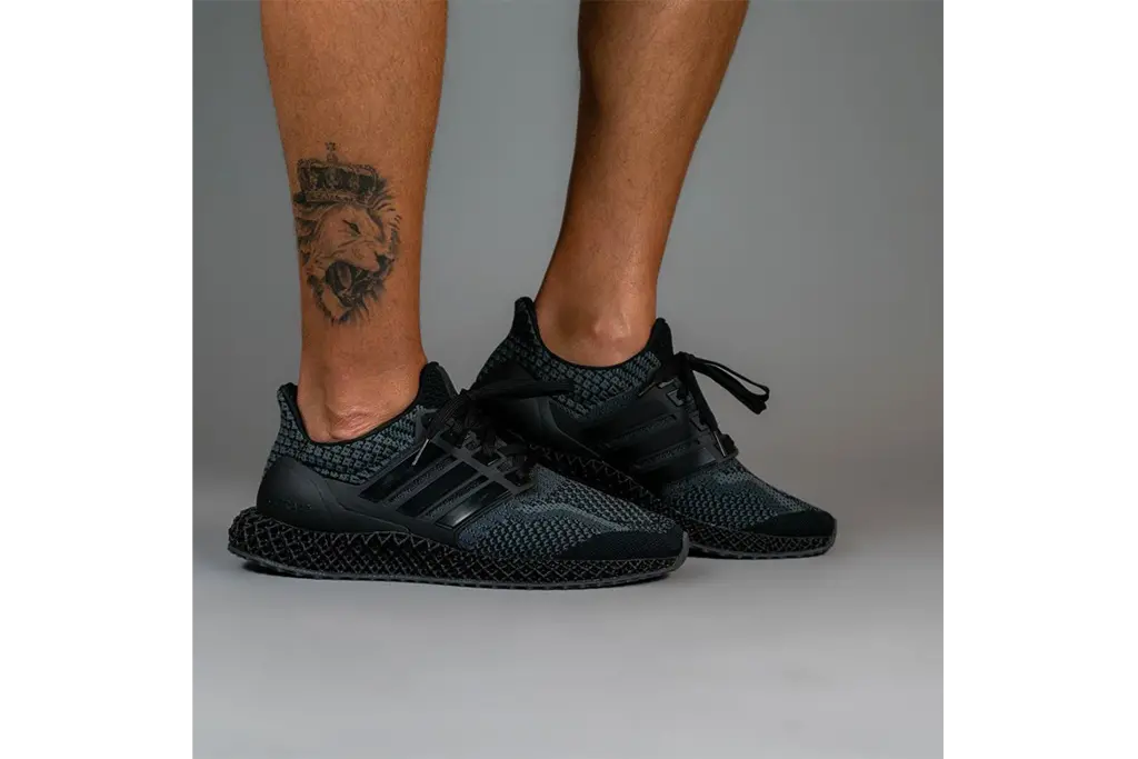 Adidas' Ultra4D In Triple Black đôi giày chạy lý tưởng