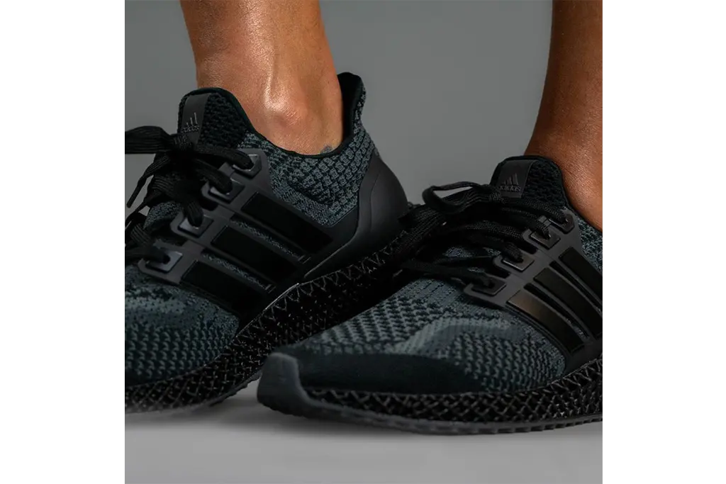 Adidas' Ultra4D In Triple Black đôi giày chạy lý tưởng
