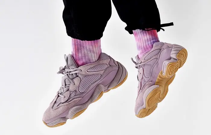Adidas Yeezy 500 - chunky sneakers với thiết kế xịn xò đẹp đến từng chi tiết