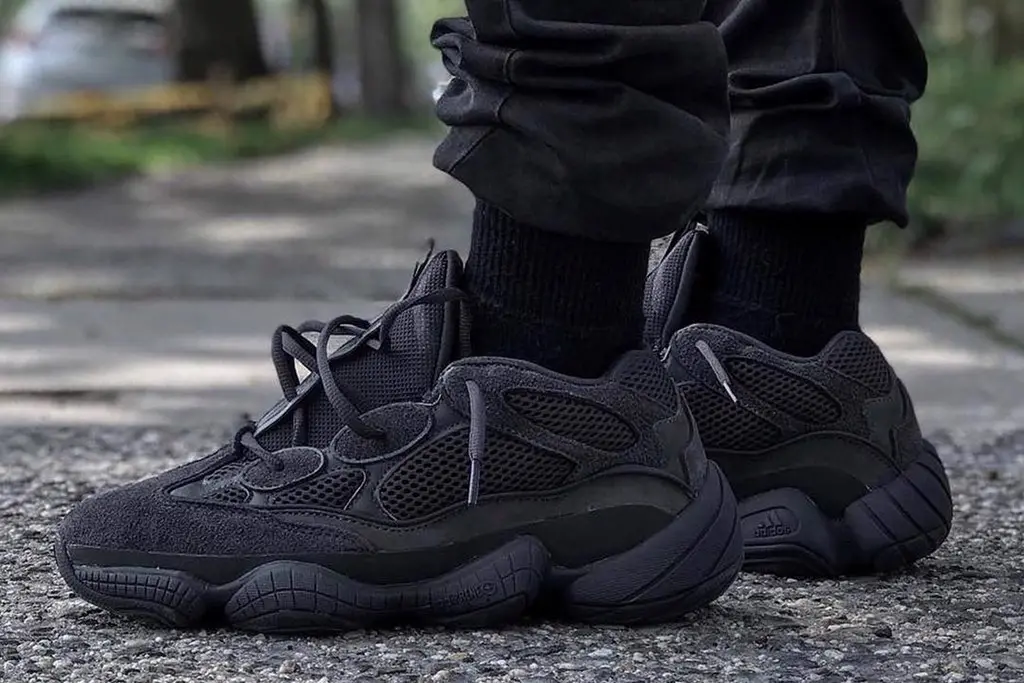 adidas' YEEZY 500 “Utility Black” restock sau hơn 2 năm ra mắt