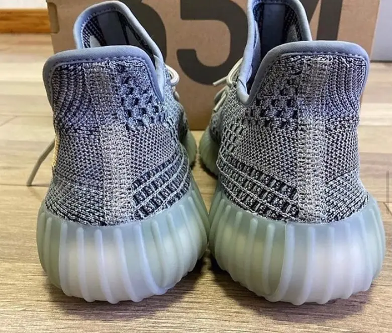 Cận cảnh chi tiết về Yeezy Boost 350 V2 "Ash Blue" dự kiến sẽ ra mắt vào năm 2021