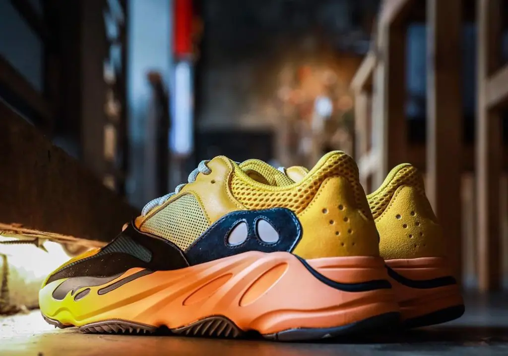 Yeezy Boost 700 "Sun" bắt đầu chuỗi ngày xuống giá mạnh của dòng giày này Yeezy Boost 700 "Sun" bắt đầu chuỗi ngày xuống giá mạnh của dòng giày này