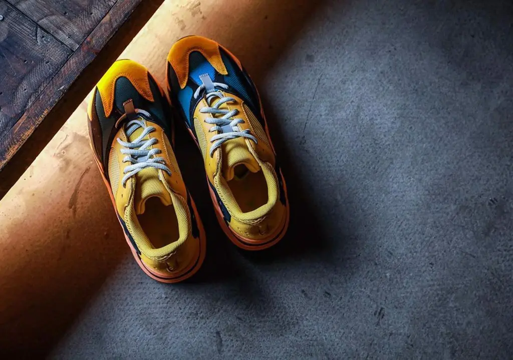 Yeezy Boost 700 "Sun" bắt đầu chuỗi ngày xuống giá mạnh của dòng giày này Yeezy Boost 700 "Sun" bắt đầu chuỗi ngày xuống giá mạnh của dòng giày này