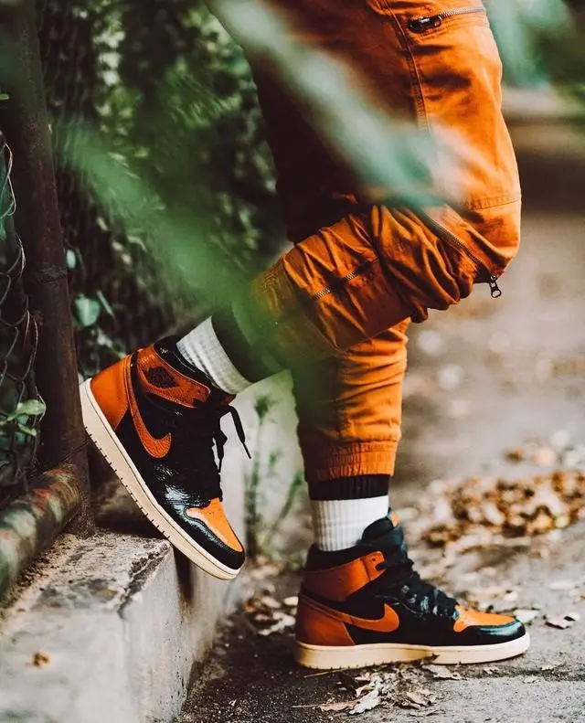 Review chi tiết về Air Jordan 1 High và cú Dunk lịch sử