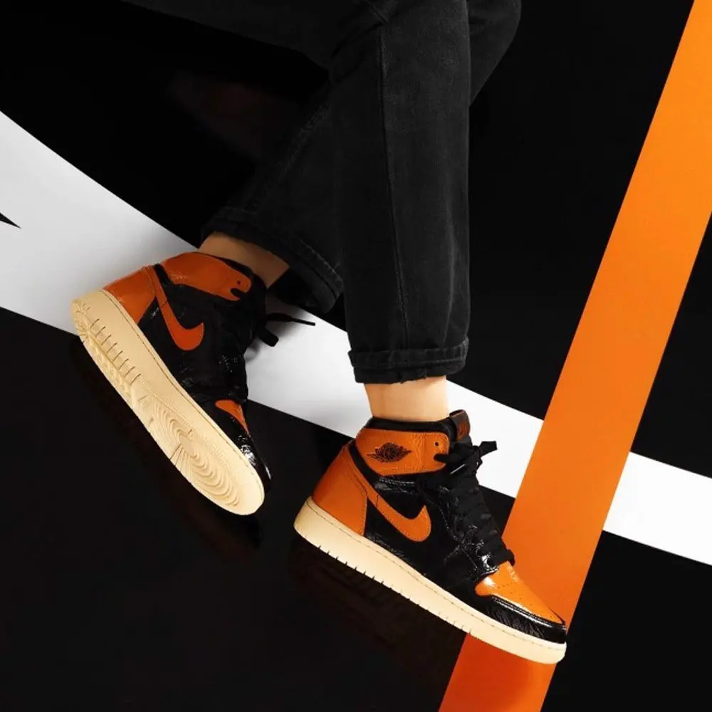 Review chi tiết về Air Jordan 1 High và cú Dunk lịch sử