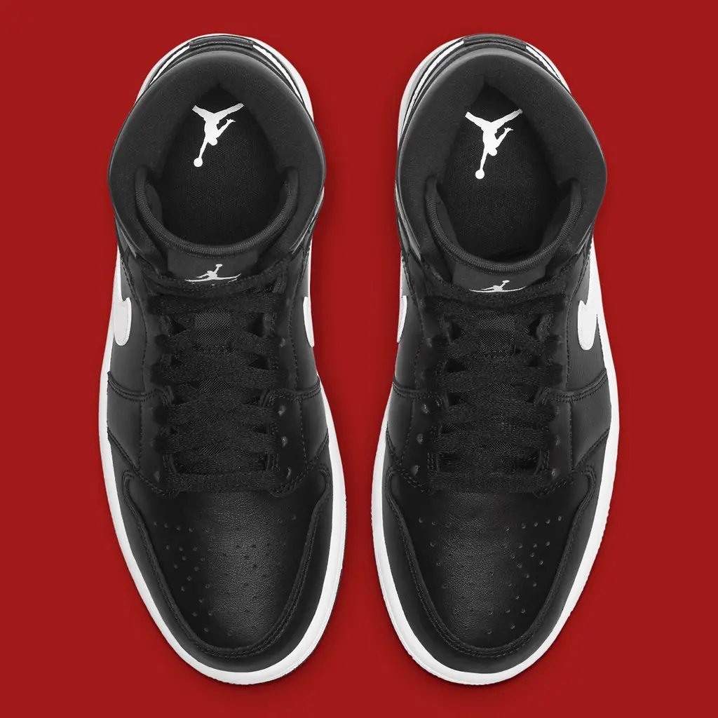 Air Jordan 1 Mid xuất hiện với màu “Black White” đơn giản gợi nhớ đến phiên bản “Premium Essentials”