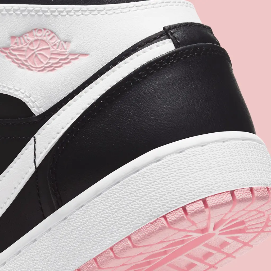 Lại thêm một phiên bản Air Jordan 1 Mid lấy cảm hứng từ màu hồng với phối màu “Arctic Pink” Lại thêm một phiên bản Air Jordan 1 Mid lấy cảm hứng từ màu hồng với phối màu “Arctic Pink”
