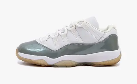 WMNS Air Jordan 11 Retro Low “Metallic Silver” Phối màu:&nbsp;White/Metallic Silver Code:&nbsp;833001-102 Ngày ra mắt:&nbsp;14/04/2001 Giá bán lẻ:&nbsp;115 USD