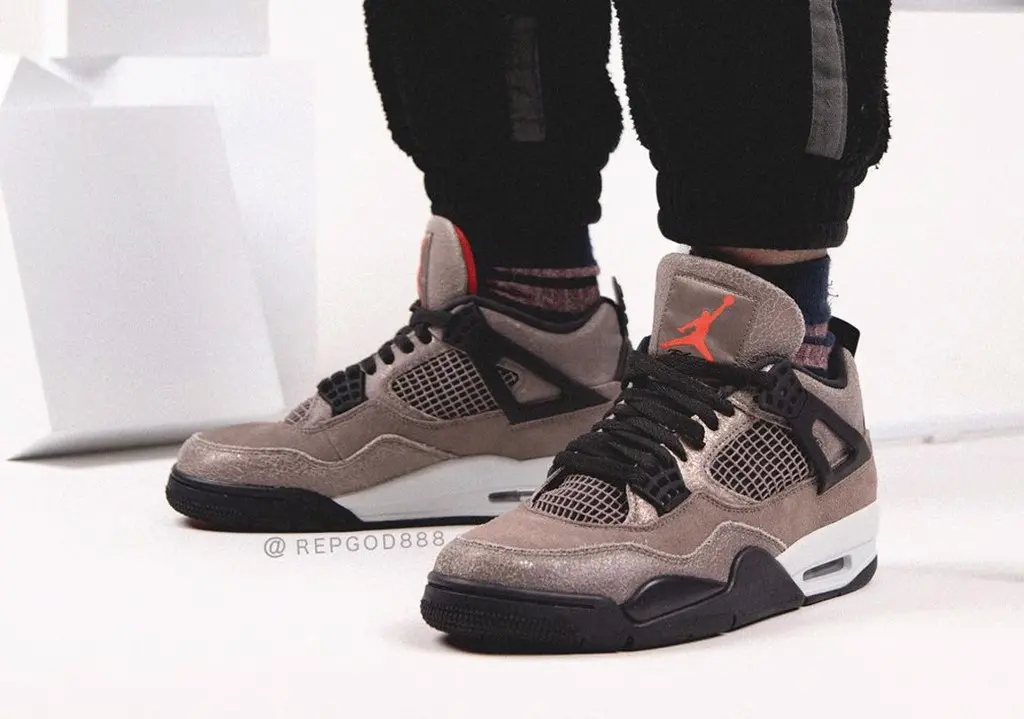 Cập nhật những hình ảnh về đôi Air Jordan 4 "Taupe Haze" tông đất cực đẹp