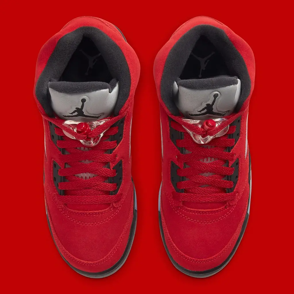 Air Jordan 5 Raging Bull với màu sắc chủ đạo quen thuộc Air Jordan 5 Raging Bull với màu sắc chủ đạo quen thuộc