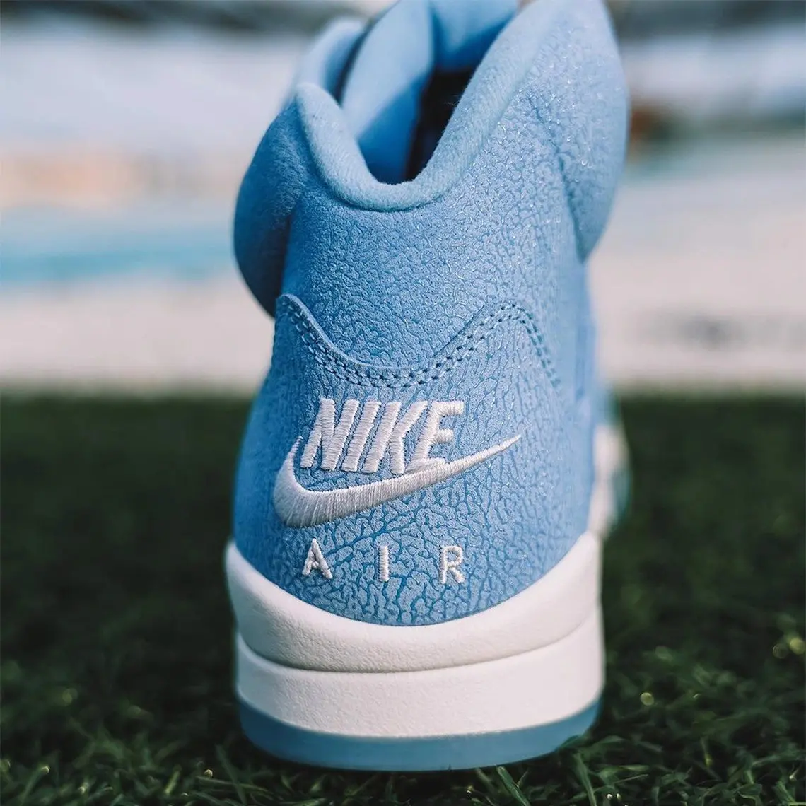 nike-air-jordan-5-khong-he-thua-kem-nhung-nguoi-anh-em-cua-minh-voi-phoi-mau-unc