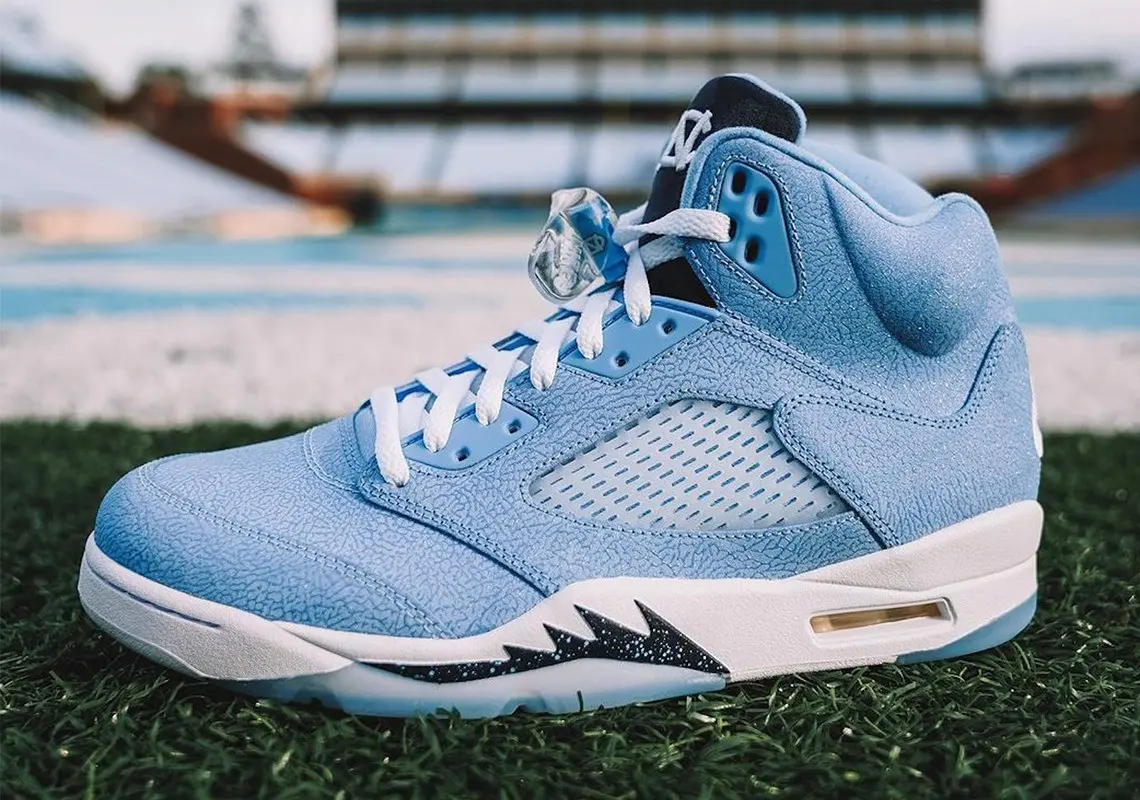 nike-air-jordan-5-khong-he-thua-kem-nhung-nguoi-anh-em-cua-minh-voi-phoi-mau-unc