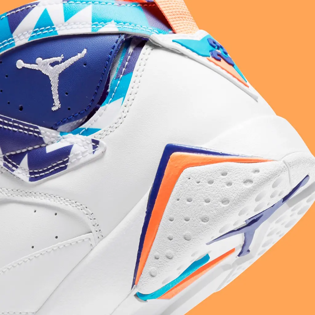 Jordan 7 Chlorine Blue với tông màu tươi mát mở màn cho năm 2021