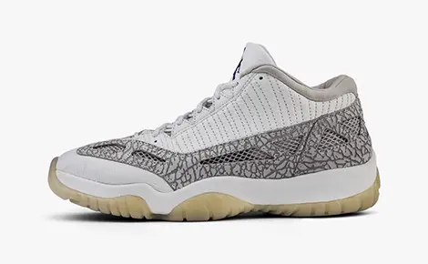 Air Jordan XI Low IE Phối màu: White/Light Grey-Cobalt Code:&nbsp;130270-101 Ngày ra mắt:&nbsp;năm 1996 Giá bán lẻ:&nbsp;115 USD