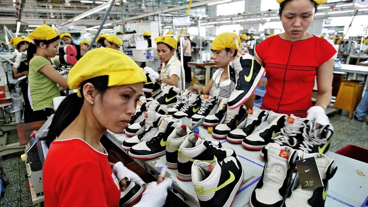 Tại sao Sneaker mua từ Mỹ về vẫn Made in Vietnam?