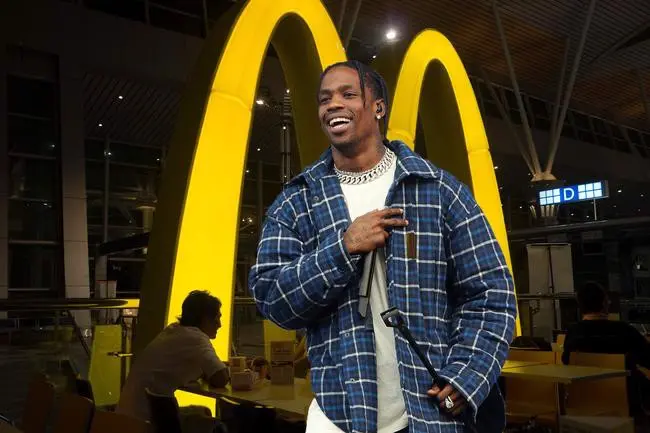 travis-scott-x-mcdonald-su-lien-tuong-boi-thuc-khong-the-nao-chuan-hon