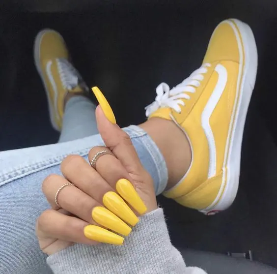 Chụp ảnh vans với bộ Nail mới thực sự là một điều các bạn nên thử