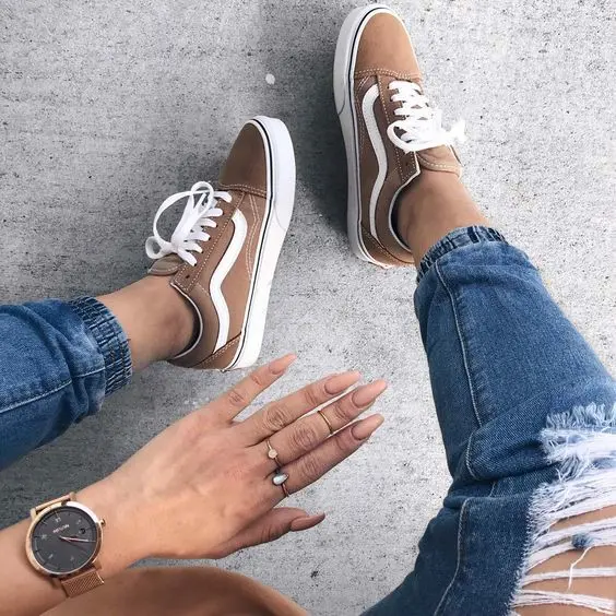 Chụp ảnh Vans với bộ Nail mới thực sự là một điều các bạn nên thử