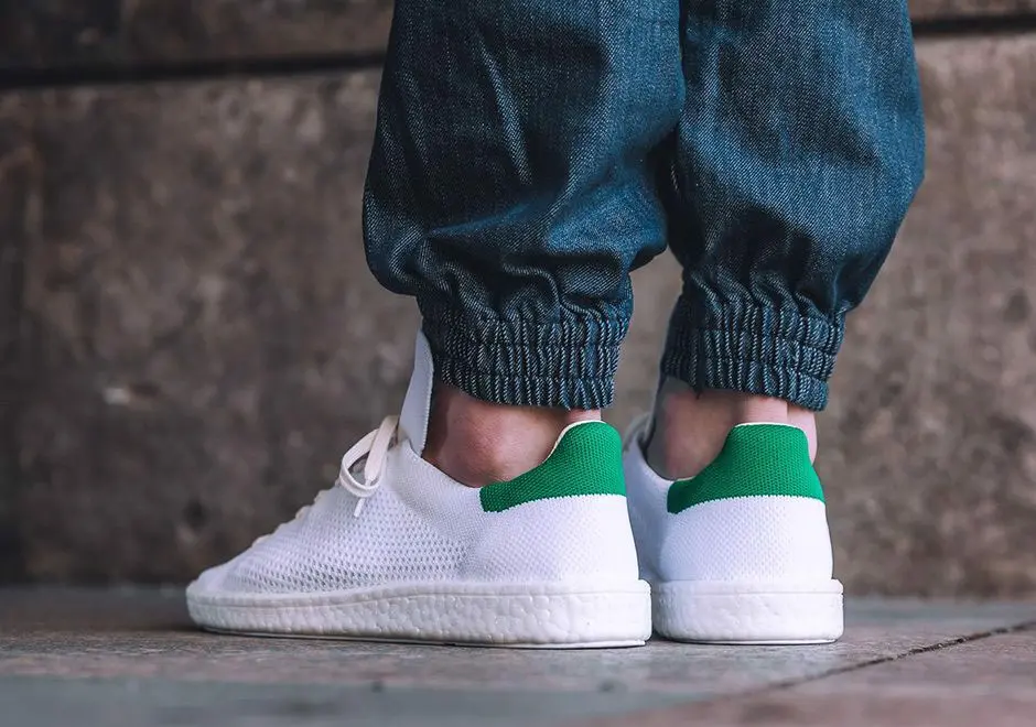 co-dien-va-hien-dai-cung-duoc-xuat-hien-tren-doi-giay-mang-tinh-bieu-tuong-stan-smith-boost-primeknit
