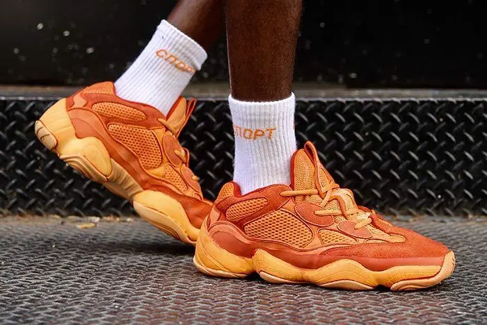 Adidas Yeezy 500 - chunky sneakers với thiết kế xịn xò đẹp đến từng chi tiết