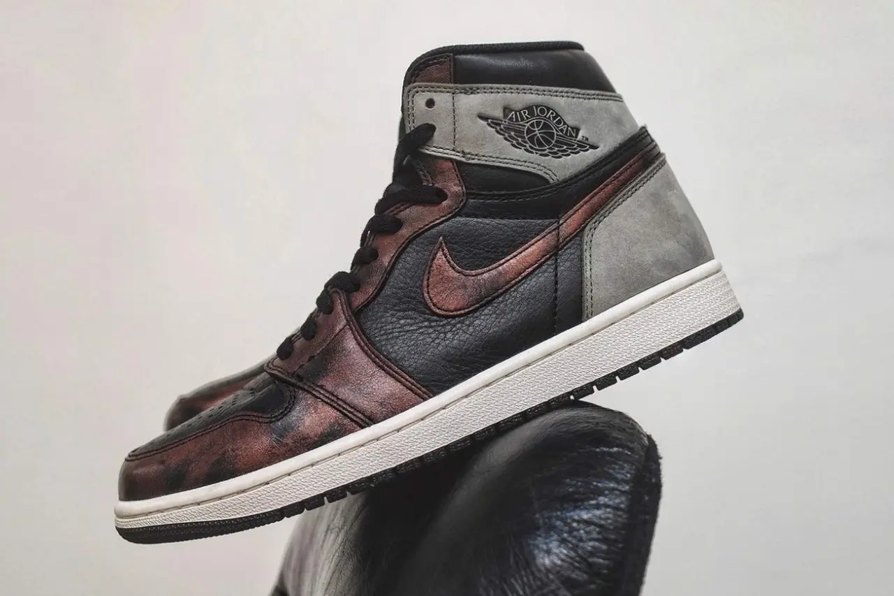 Rò rỉ những hình ảnh đầu tiên về đôi Air Jordan 1 Retro High OG "Rust Shadow"