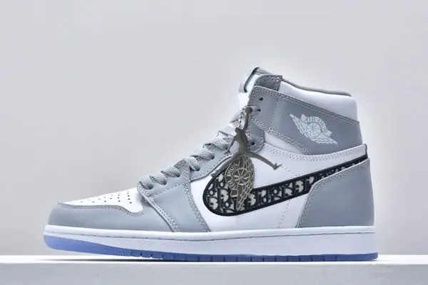 Điểm qua những mẫu sneaker sở hữu họa tiết độc lạ nhất 2021