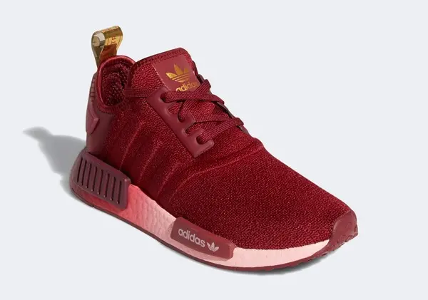 Độc đáo với phần boost gradient của adidas NMD R1 “Glow Pink”