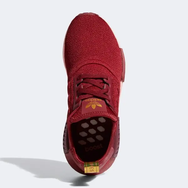 Độc đáo với phần boost gradient của adidas NMD R1 “Glow Pink”