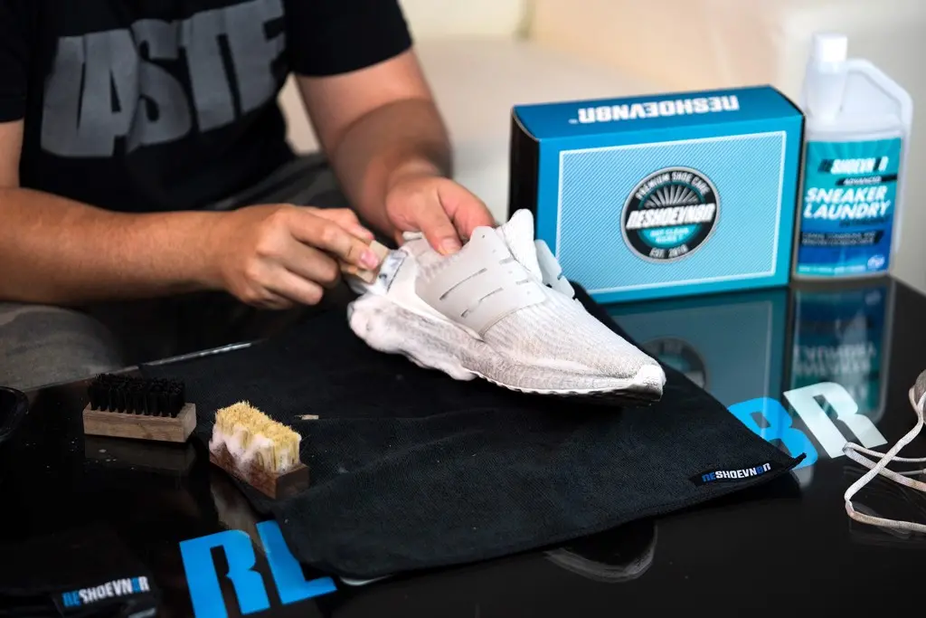 Hinh anh 5: Cach de lam sach va bao quan doi UltraBoost cua cac cac tin do Adidas